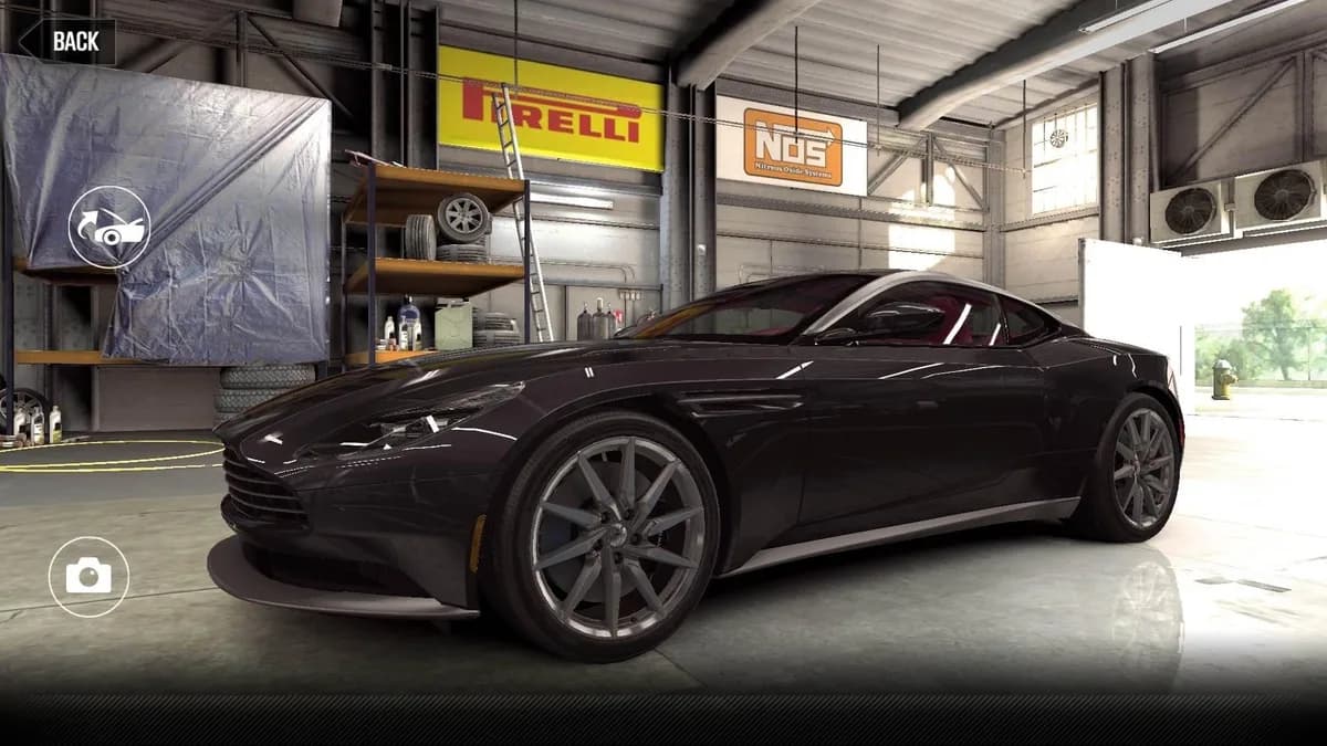 Aston Martin DB11 (2017)