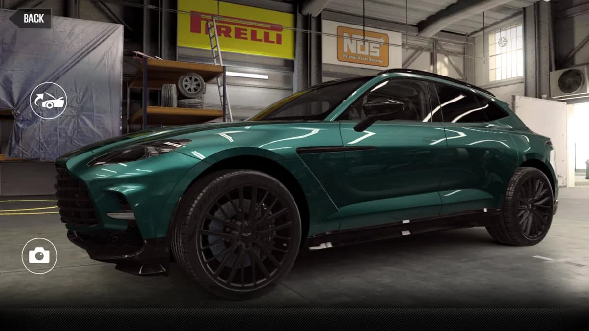 Aston Martin DBX707