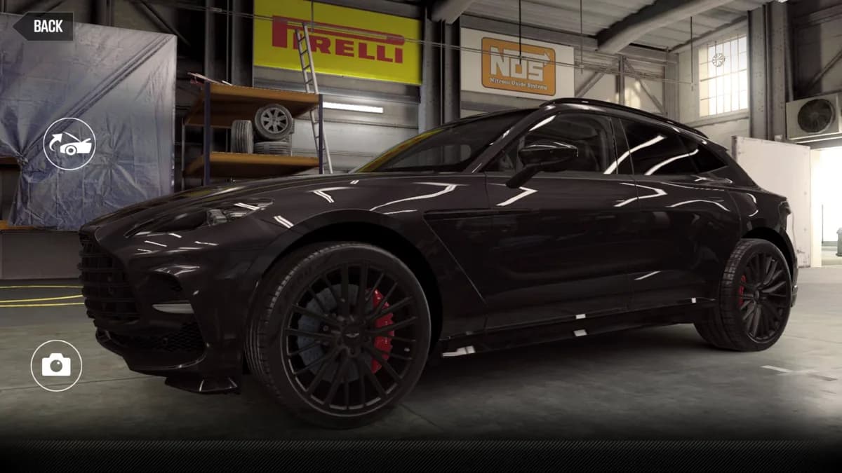 Aston Martin DBX707 (2023)