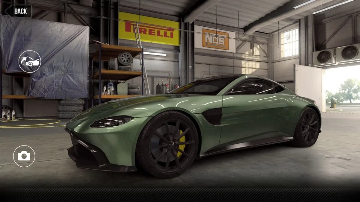 Aston Martin Vantage V8