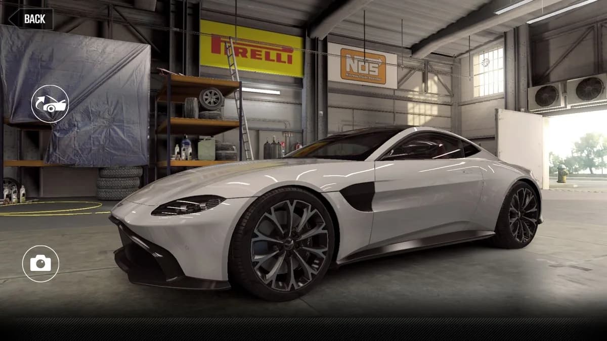 Aston Martin Vantage V8 (2018)