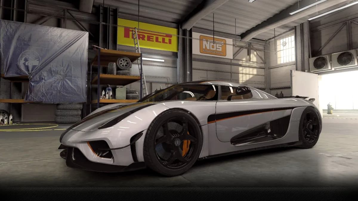 Koenigsegg Regera Gold