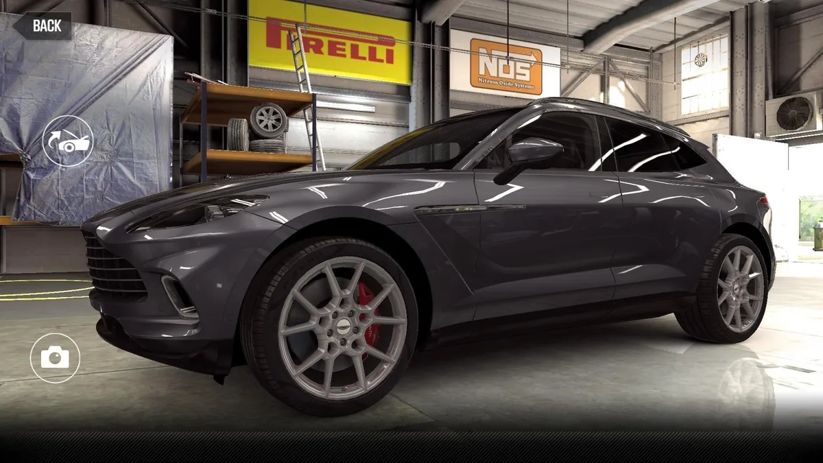 Aston Martin DBX (2019)