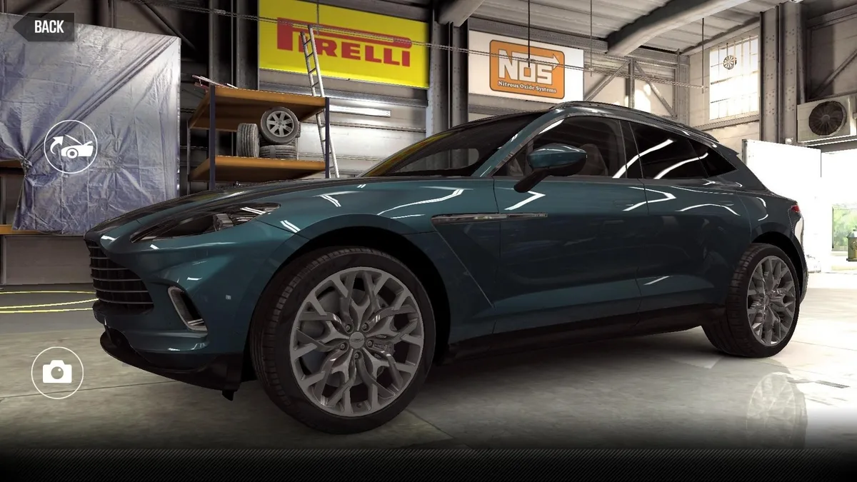 Aston Martin DBX (2019)