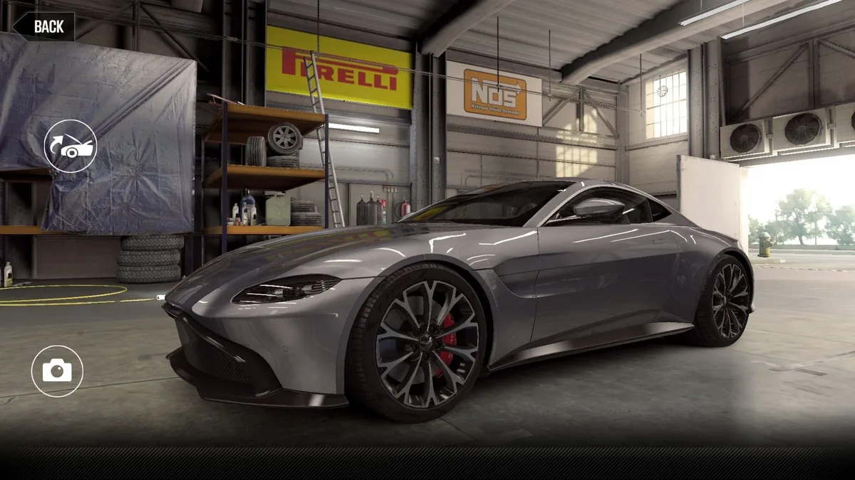 Aston Martin Vantage in LightningSilver