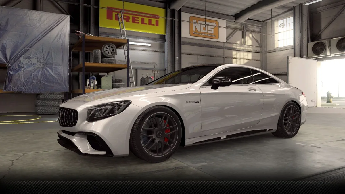 Mercedes-Benz AMG S 63 Coupé in Mercedes-BenzdesignoDiamondWhite